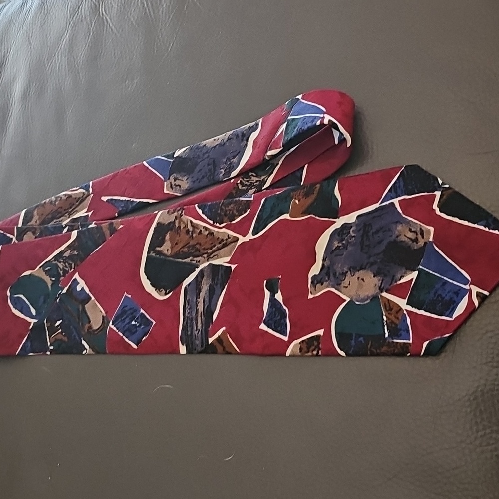 Oscar Da Renta Red and Blue Abstract Pattern Mens Tie. USA,‎ 100% Silk